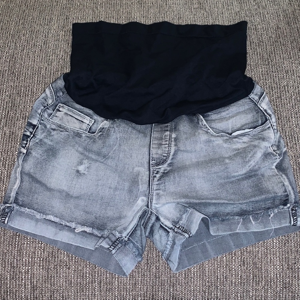 Maternity shorts